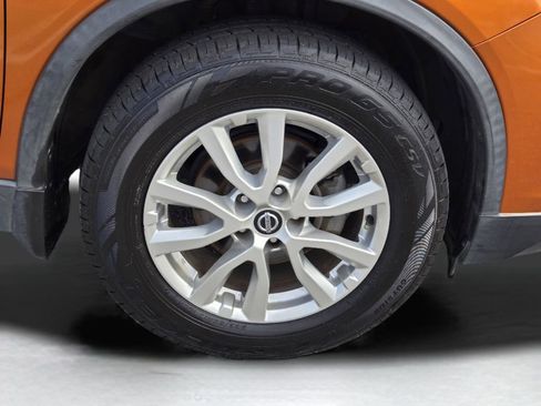 Used 2017 Nissan Rogue SV image 6