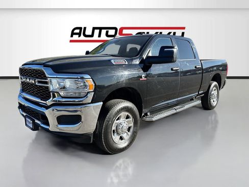 Used 2024 RAM 3500 Tradesman w/ Chrome Appearance Group image 3