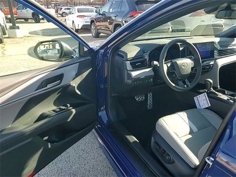 Used 2026 Toyota Camry SE image 9
