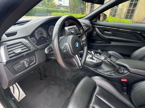 Used 2018 BMW M4 Convertible image 33
