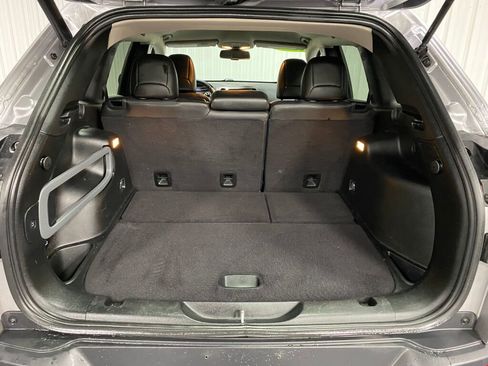 Used 2018 Jeep Cherokee Limited image 11