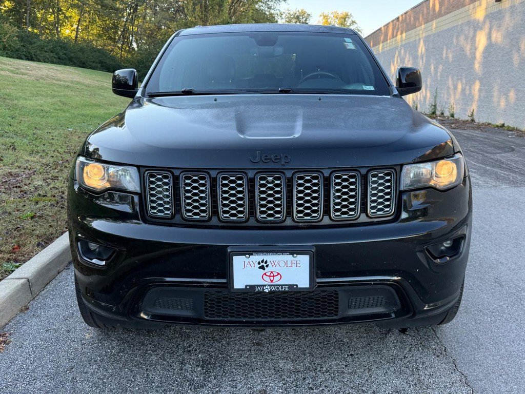 Used 2018 Jeep Grand Cherokee Altitude AWD/4WD image 7