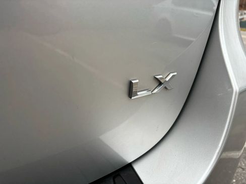 Used 2017 Kia Sedona LX w/ LX Essentials Premium Package image 13