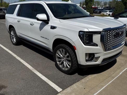 Used 2022 GMC Yukon XL Denali image 3