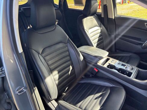 Used 2024 Ford Edge SEL image 36