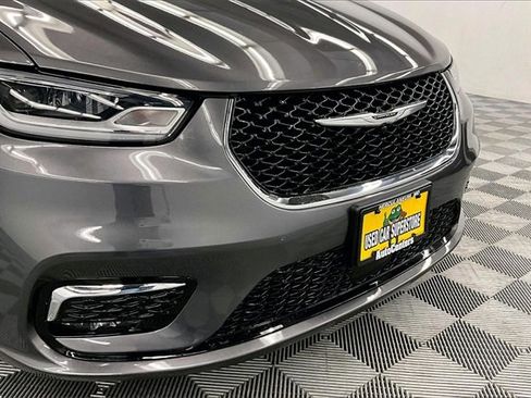 Used 2021 Chrysler Pacifica Touring-L w/ Uconnect Theater Family Group image 29