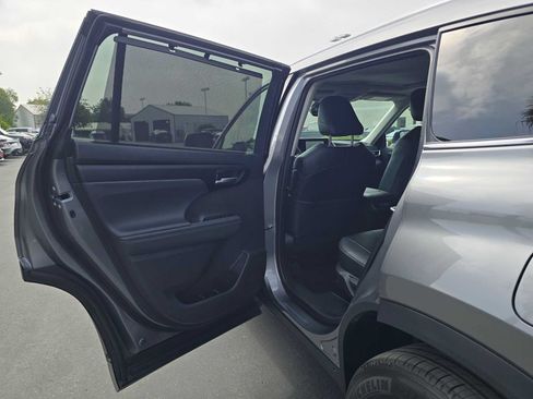 Used 2026 Toyota Highlander XLE AWD/4WD image 19