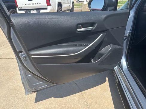 Used 2023 Toyota Corolla SE FWD image 3