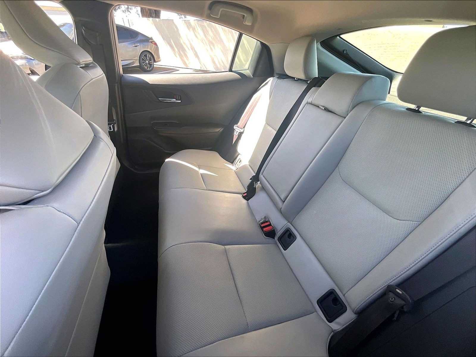 Used 2024 Toyota Prius XLE FWD image 27