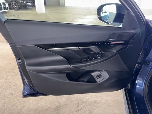 Certified 2025 BMW 530i image 17