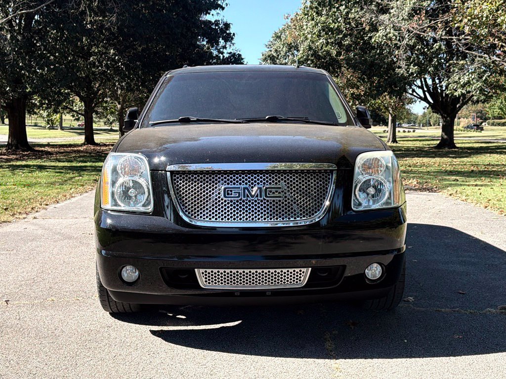 Used 2013 GMC Yukon Denali AWD/4WD image 2