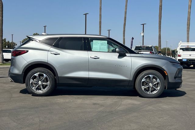 Used 2025 Chevrolet Blazer LT AWD/4WD image 3