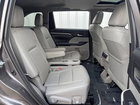 Used 2018 Toyota Highlander Limited image 40