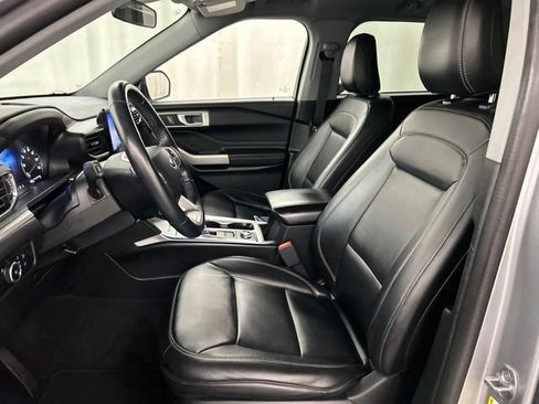 Used 2023 Ford Explorer XLT w/ Equipment Group 202A AWD/4WD image 6