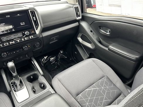 New 2025 Nissan Frontier SV w/ SV Convenience Package image 16