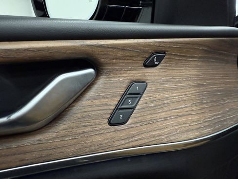 Used 2022 Jeep Grand Cherokee L Summit w/ Luxury Tech Group V image 11