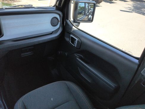 Used 2024 Jeep Gladiator Sport AWD/4WD image 16