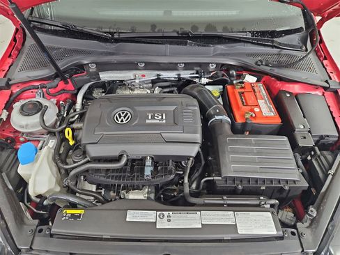 Used 2018 Volkswagen Golf R 4-Door image 14