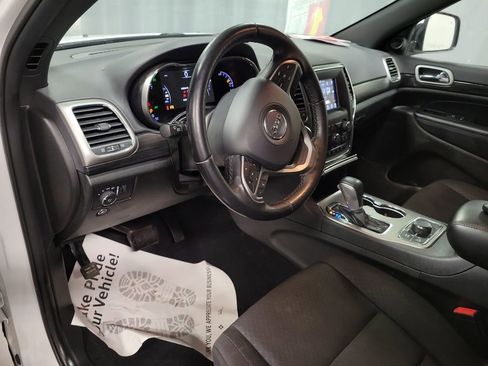 Used 2021 Jeep Grand Cherokee Laredo image 13