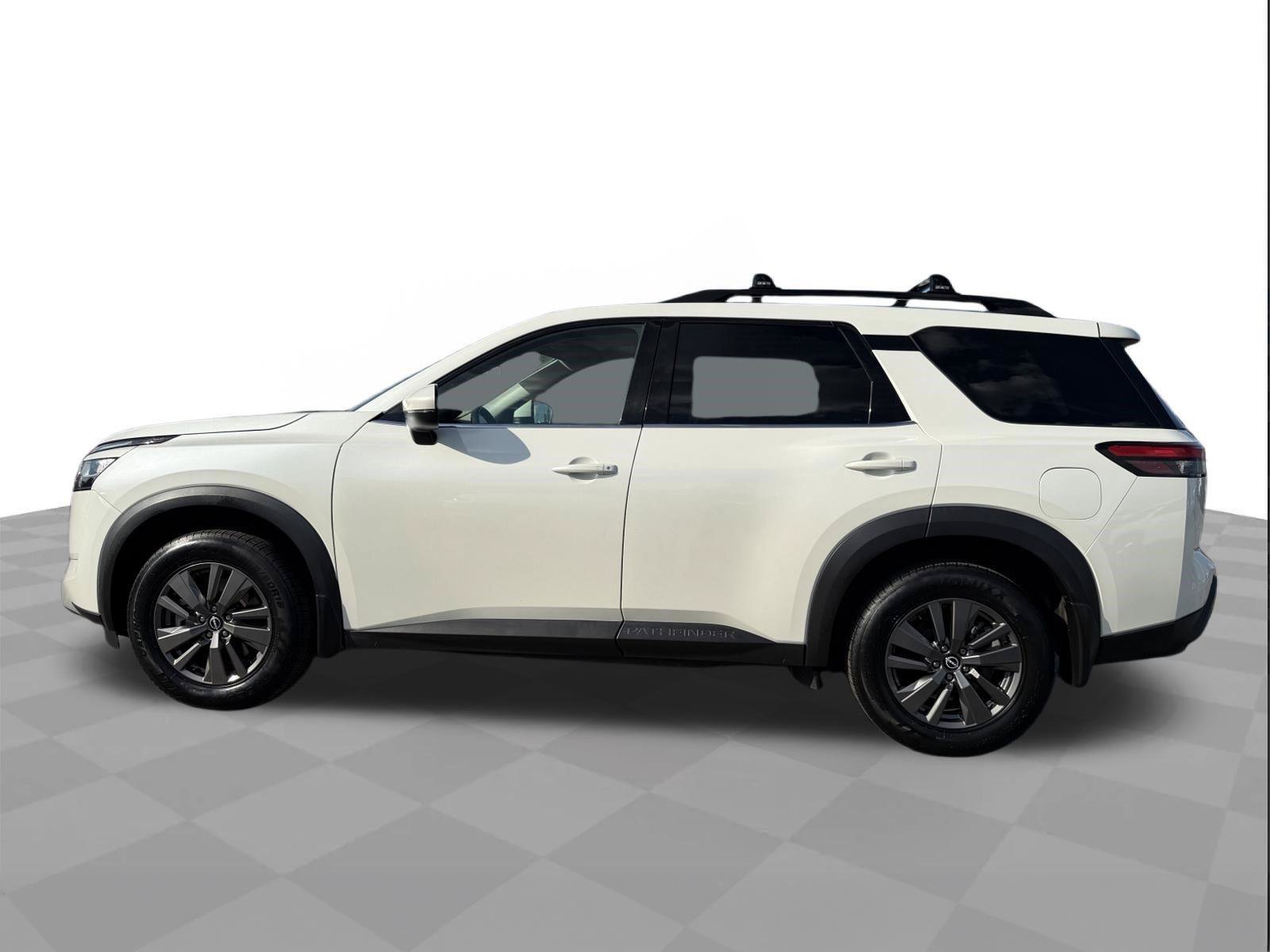 Used 2022 Nissan Pathfinder SV FWD image 2
