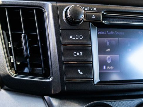 Used 2015 Toyota RAV4 LE FWD image 30