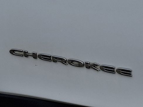 Used 2021 Jeep Cherokee Latitude Plus w/ Sun & Sound Group AWD/4WD image 30