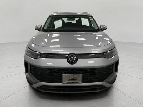 New 2025 Volkswagen Tiguan SE image 10