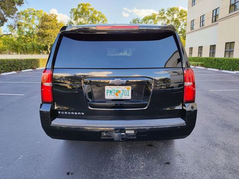 Used 2019 Chevrolet Suburban LT image 7