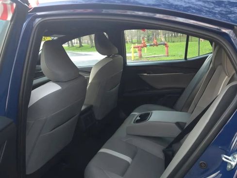 Used 2025 Toyota Camry SE image 14