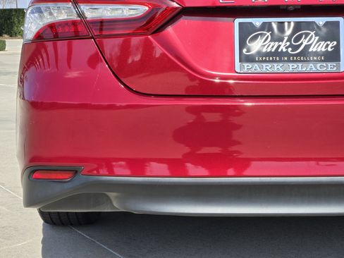 Used 2019 Toyota Camry XLE image 14