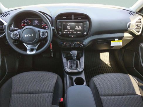 Certified 2022 Kia Soul LX FWD image 11