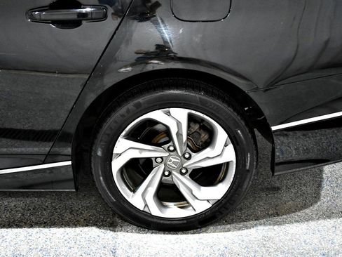 Used 2018 Honda Accord EX image 33