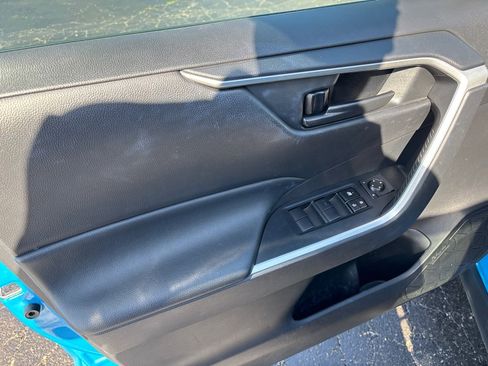 Used 2020 Toyota RAV4 LE w/ All Weather Liner Package AWD/4WD image 11