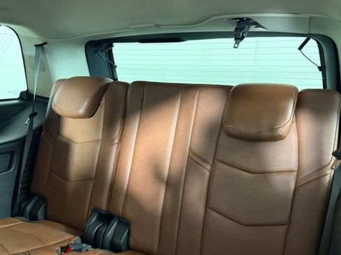 Used 2019 Cadillac Escalade Luxury AWD/4WD image 27
