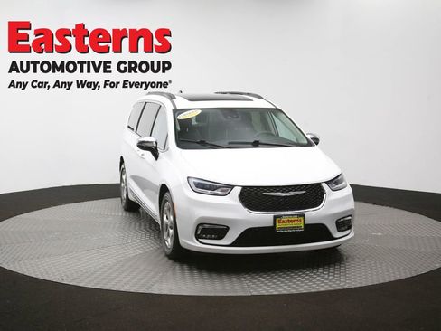 Used 2023 Chrysler Pacifica Limited FWD image 54
