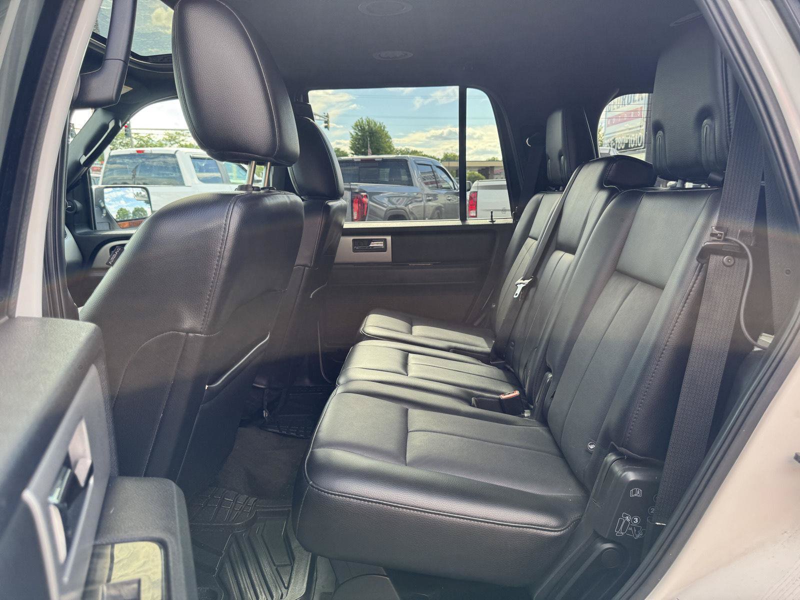 Used 2015 Ford Expedition Limited w/ Equipment Group 301A AWD/4WD image 34