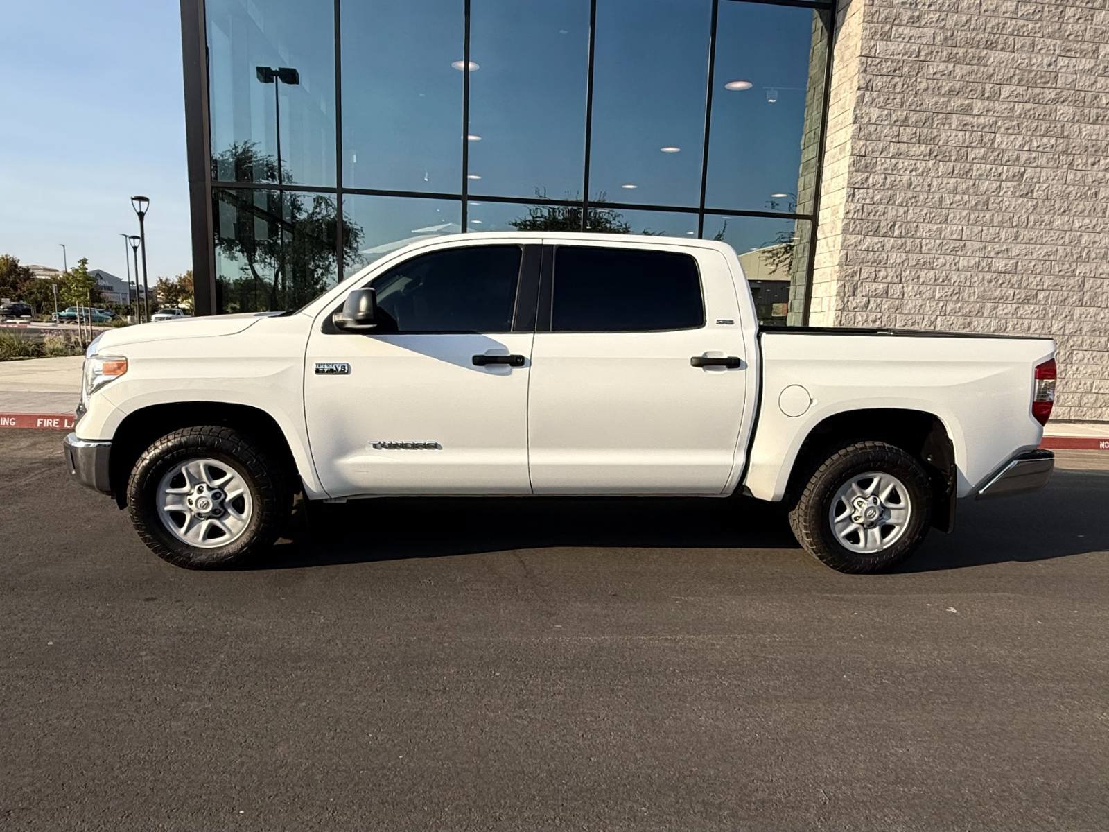 Used 2015 Toyota Tundra SR5 AWD/4WD image 12