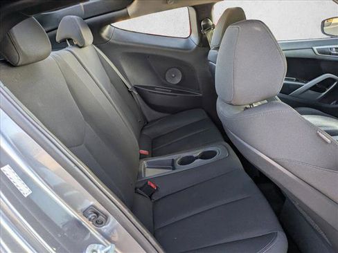 Used 2017 Hyundai Veloster image 18