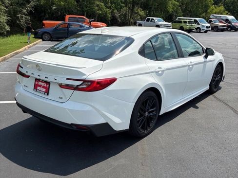 Used 2025 Toyota Camry SE FWD image 7