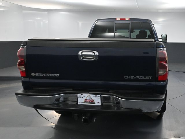 Used 2005 Chevrolet Silverado 2500 LS w/ Heavy-Duty Power Package AWD/4WD image 4