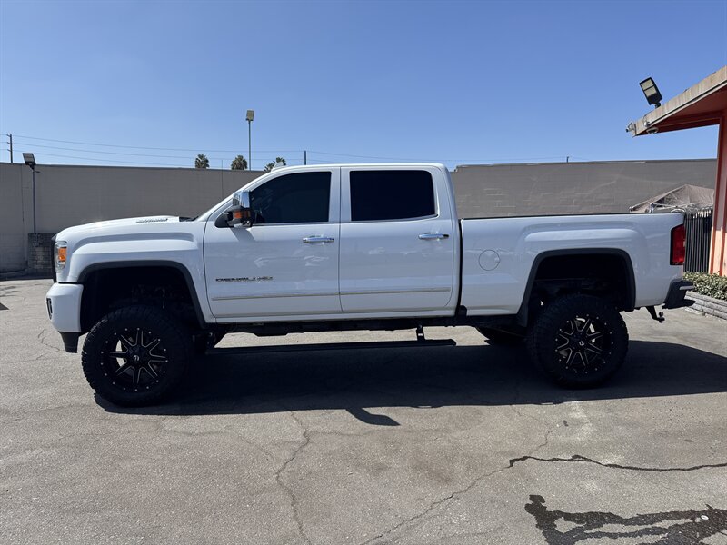 Used 2019 GMC Sierra 2500 Denali w/ Duramax Plus Package AWD/4WD image 12