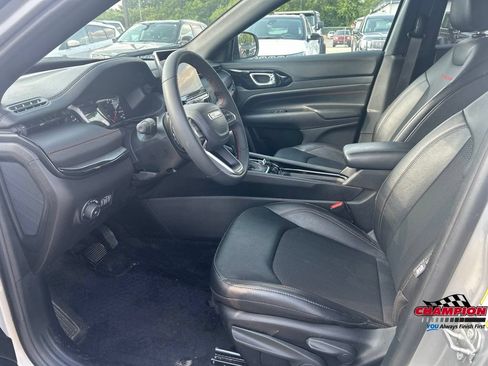 Used 2025 Jeep Compass Trailhawk AWD/4WD image 12