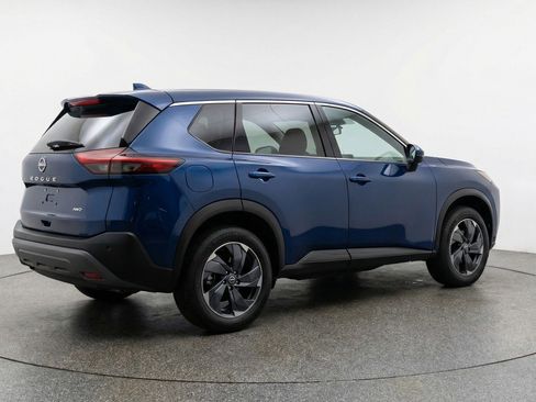 Used 2025 Nissan Rogue SV image 9