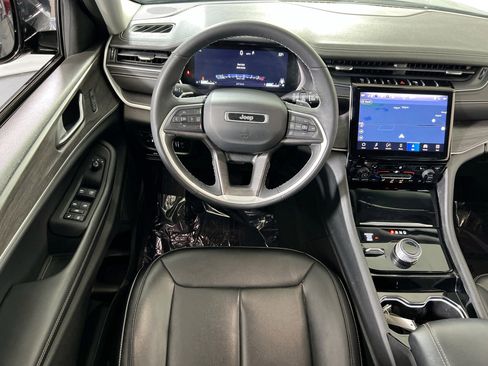 Used 2023 Jeep Grand Cherokee L Limited image 20