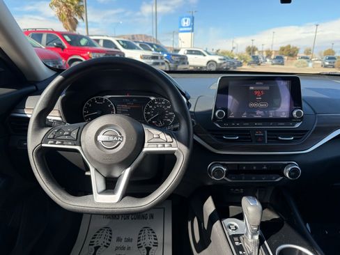 Used 2024 Nissan Altima 2.5 SV image 16