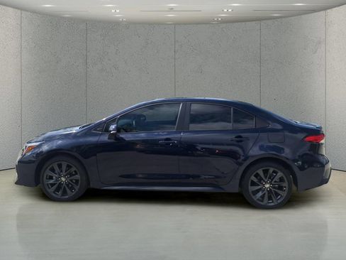 Used 2025 Toyota Corolla SE w/ SE Premium Package FWD image 2