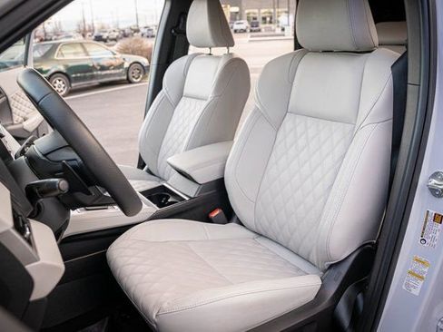 Used 2023 Mitsubishi Outlander SEL image 13