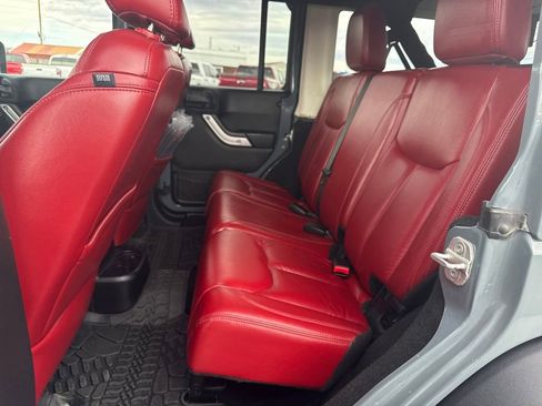 Used 2013 Jeep Wrangler Unlimited Rubicon image 22