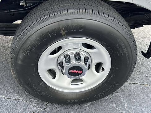 Used 2026 GMC Savana 3500 LT w/ LT Preferred Equipment Group RWD image 9