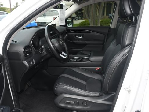 Used 2023 Honda Pilot Touring image 8